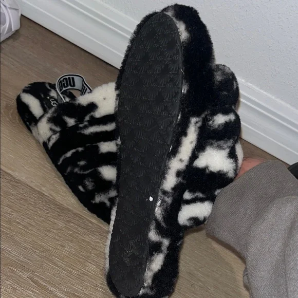 UGG Women's Black and Cream Plush Slippers - Picture 4 of 5